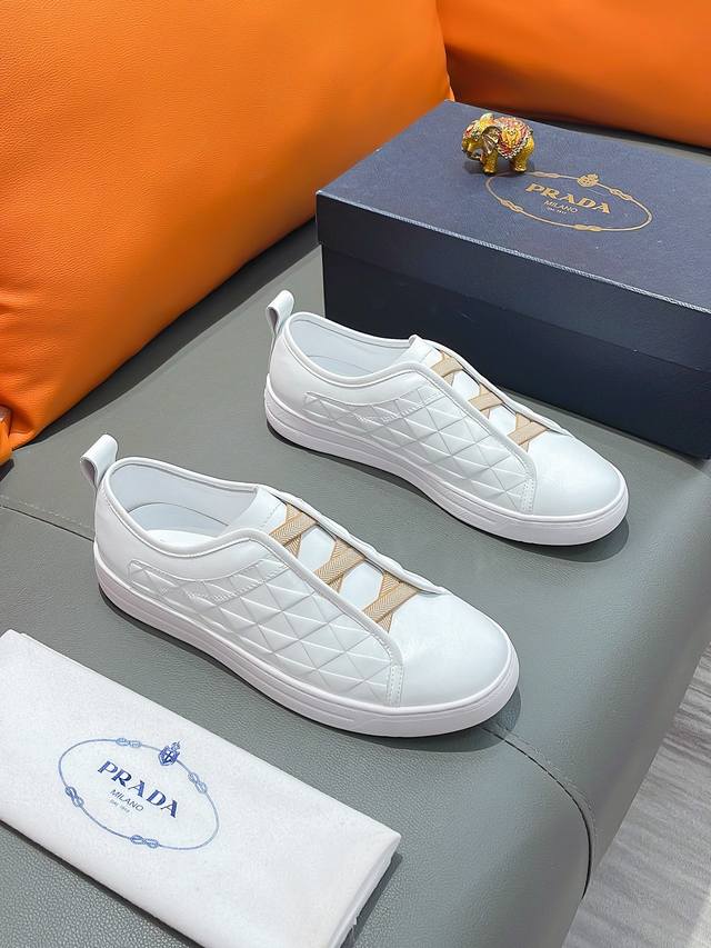 商品名称：PRADA 普拉达 正规码数: 38-44 休闲鞋 商品材料：精选 牛皮鞋面，柔软羊皮垫脚，原厂特供大底。