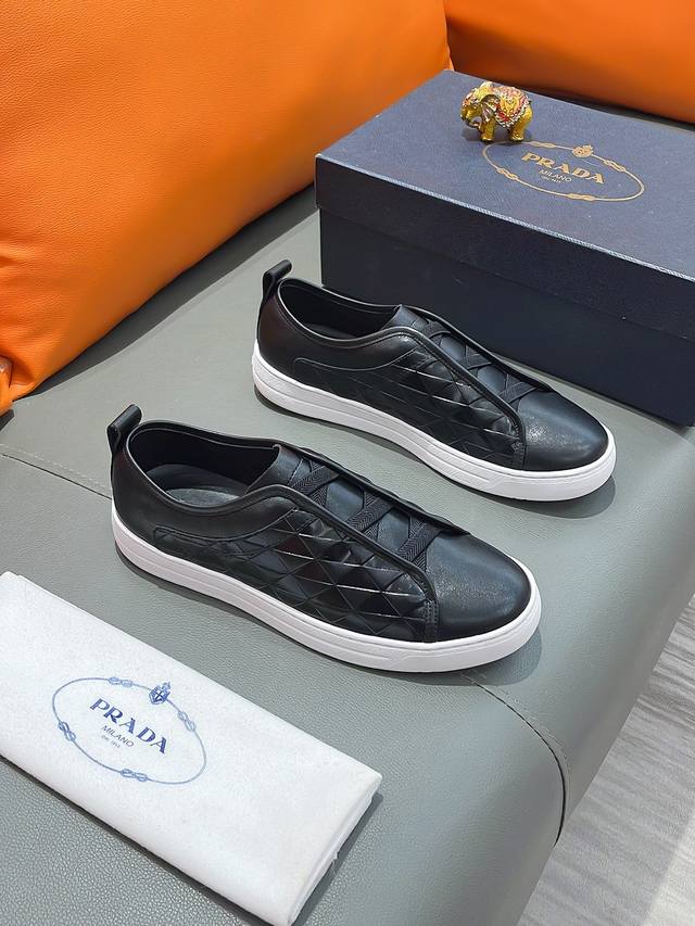 商品名称：PRADA 普拉达 正规码数: 38-44 休闲鞋 商品材料：精选 牛皮鞋面，柔软羊皮垫脚，原厂特供大底。