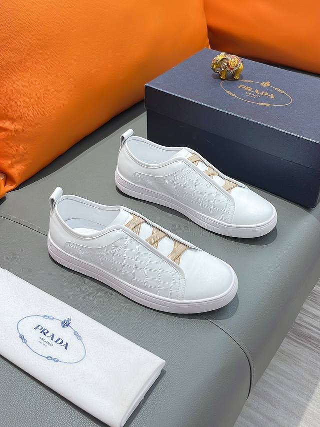 商品名称：PRADA 普拉达 正规码数: 38-44 休闲鞋 商品材料：精选 牛皮鞋面，柔软羊皮垫脚，原厂特供大底。