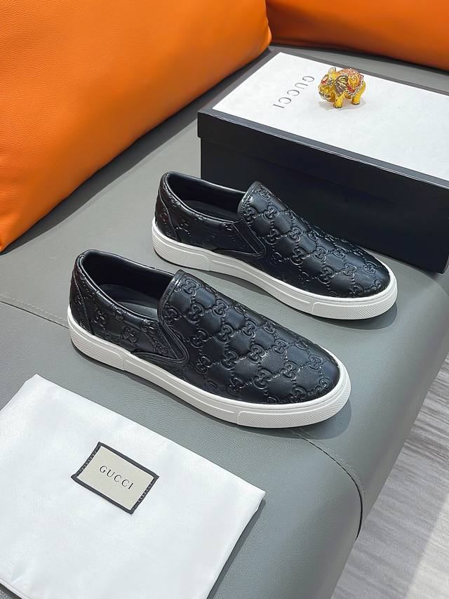 商品名称：GUCCI 古驰 正规码数: 38-44 套脚鞋 商品材料：精选 牛皮鞋面，柔软羊皮内里；原厂大底。