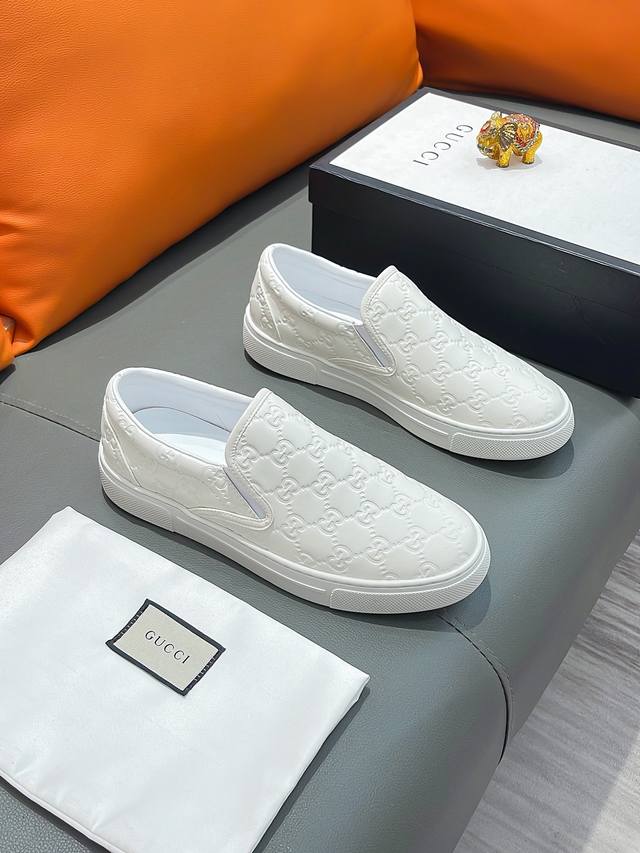 商品名称：GUCCI 古驰 正规码数: 38-44 套脚鞋 商品材料：精选 牛皮鞋面，柔软羊皮内里；原厂大底。