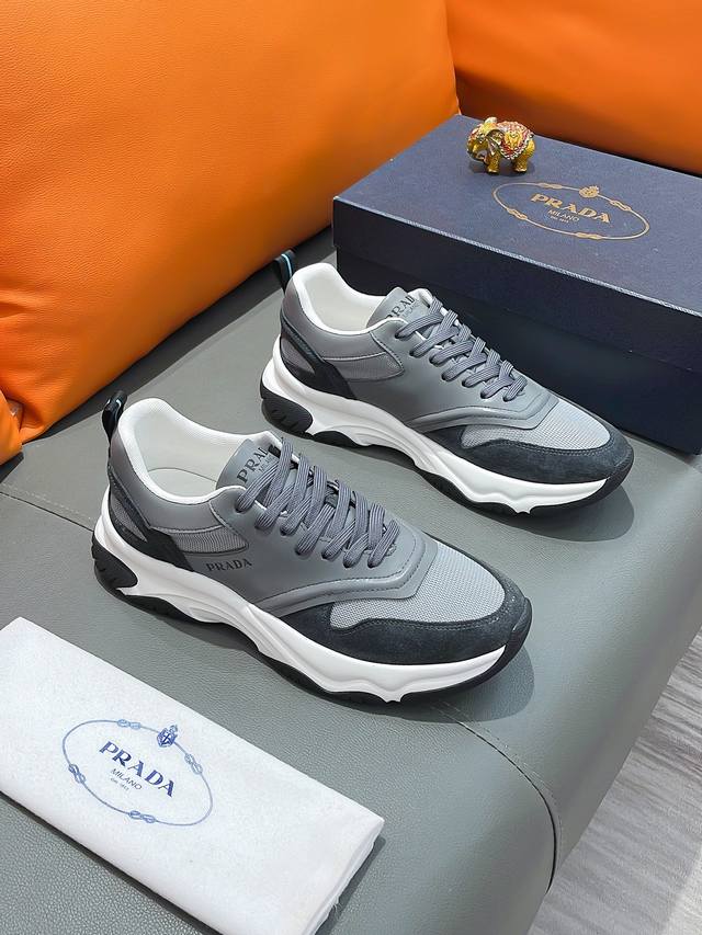 商品名称：PRADA 普拉达 正规码数: 38-44 休闲鞋 商品材料：精选 牛皮鞋面，柔软羊皮垫脚，原厂特供大底。