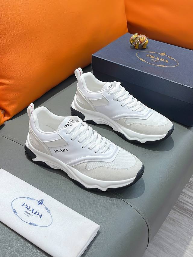 商品名称：PRADA 普拉达 正规码数: 38-44 休闲鞋 商品材料：精选 牛皮鞋面，柔软羊皮垫脚，原厂特供大底。