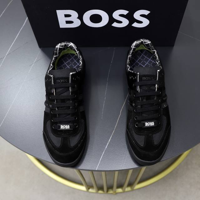 顶级原单BOSS 最新上市、进口原版牛皮面、高级原版图案。高端1:1开模定制，原版大底，更轻便，防滑。时尚主打潮流，百搭爆款。散发时尚休闲气息，时尚就在脚下。