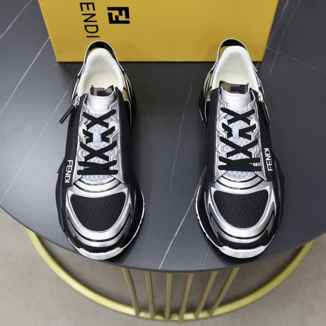 出厂价 品牌：芬迪 FENDI 尺码：38-44 45、46定制 等级：原单品质 高版本 材料： 进口牛皮 优质舒适内里 原版轻便防滑大底 款式类别: 旅游出行