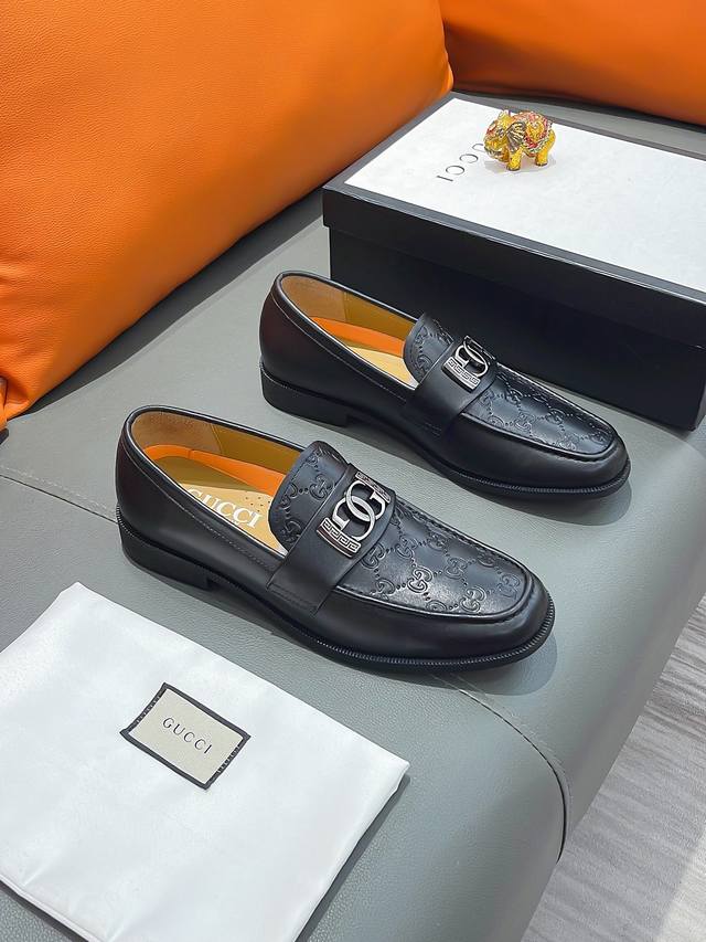 商品名称：GUCCI 古驰 正规码数: 38-44 皮鞋 商品材料：精选 牛皮鞋面，柔软羊皮内里；原厂大底。