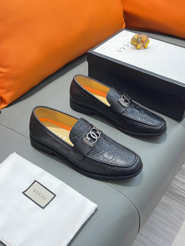 商品名称：GUCCI 古驰 正规码数: 38-44 皮鞋 商品材料：精选 牛皮鞋面，柔软羊皮内里；原厂大底。