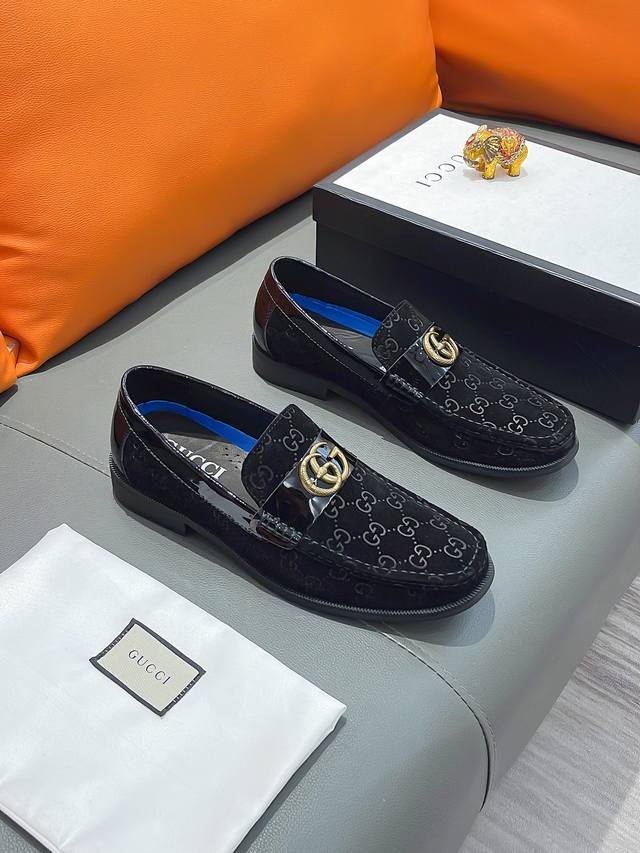 商品名称：GUCCI 古驰 正规码数: 38-44 皮鞋 商品材料：精选 牛皮鞋面，柔软羊皮内里；原厂大底。