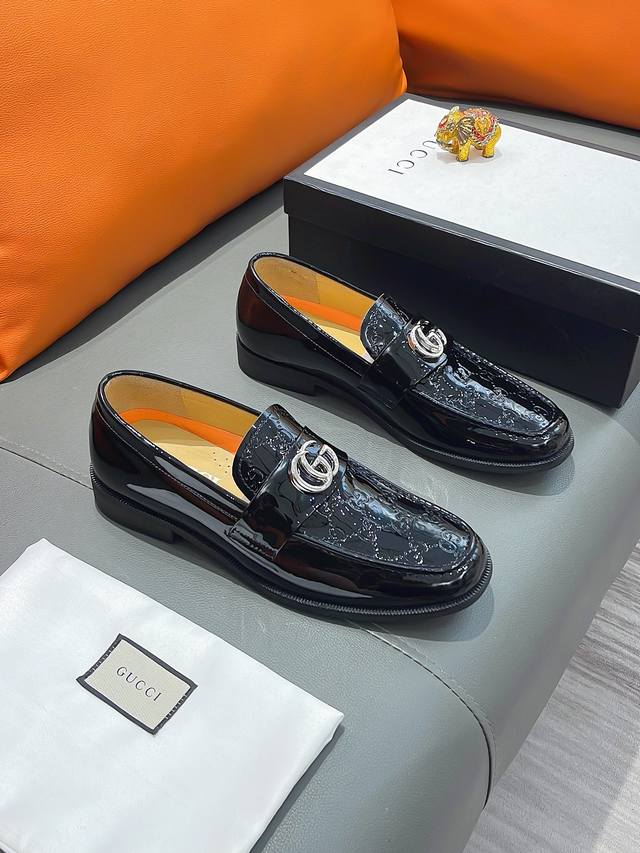 商品名称：GUCCI 古驰 正规码数: 38-44 皮鞋 商品材料：精选 牛皮鞋面，柔软羊皮内里；原厂大底。