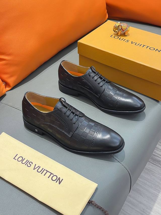 商品名称：LOUIS VUITTON 路易 威登 正规码数: 38-44 皮鞋 商品材料：精选 牛皮鞋面，舒适牛皮内里；原厂大底。