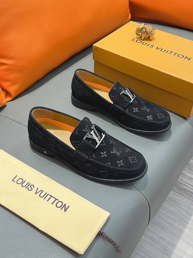 商品名称：LOUIS VUITTON 路易 威登 正规码数: 38-44 皮鞋 商品材料：精选 牛皮鞋面，舒适牛皮内里；原厂大底。