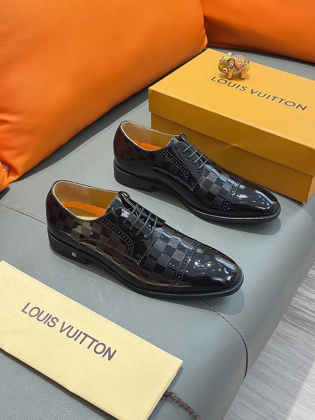 商品名称：LOUIS VUITTON 路易 威登 正规码数: 38-44 皮鞋 商品材料：精选 牛皮鞋面，舒适牛皮内里；原厂大底。