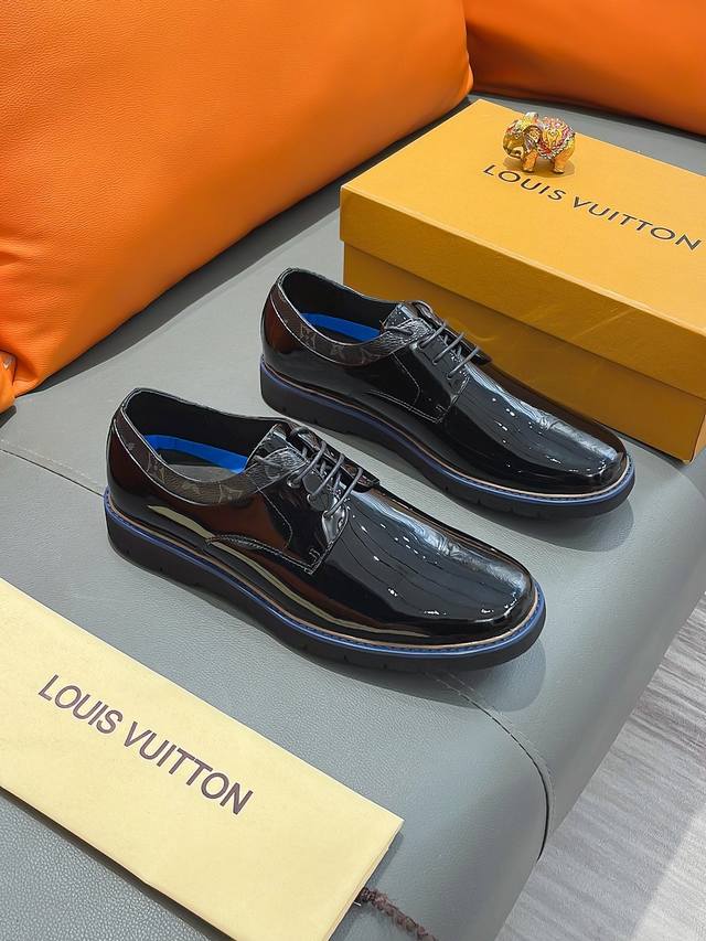 商品名称：LOUIS VUITTON 路易 威登 正规码数: 38-44 皮鞋 商品材料：精选 牛皮鞋面，舒适牛皮内里；原厂大底。