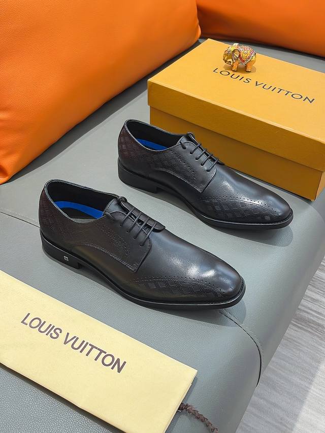 商品名称：LOUIS VUITTON 路易 威登 正规码数: 38-44 皮鞋 商品材料：精选 牛皮鞋面，舒适牛皮内里；原厂大底。