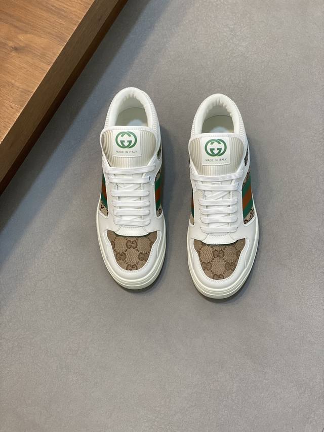 Gucci 古驰 -高端品质 原单 -鞋面：纳帕小牛皮、荔纹小牛皮、电脑刺绣品牌图腾 -内里：水染牛皮 -大底：超轻TPU 橡胶；双色成型大底 -超高品控 做工