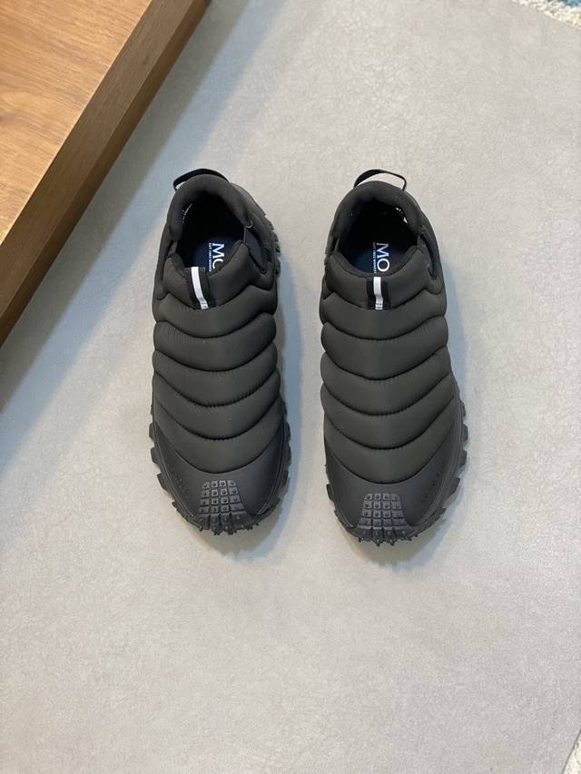 MONCLER 盟可睐 蒙口 -高端品质 原单 -鞋面：进口防水布 -内里：官方原版内里 -大底：超轻TPU 发泡橡胶： -超高品控 做工精细：凸显 高端 贵气