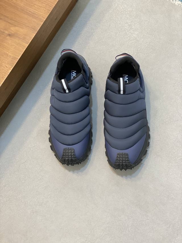 MONCLER 盟可睐 蒙口 -高端品质 原单 -鞋面：进口防水布 -内里：官方原版内里 -大底：超轻TPU 发泡橡胶： -超高品控 做工精细：凸显 高端 贵气