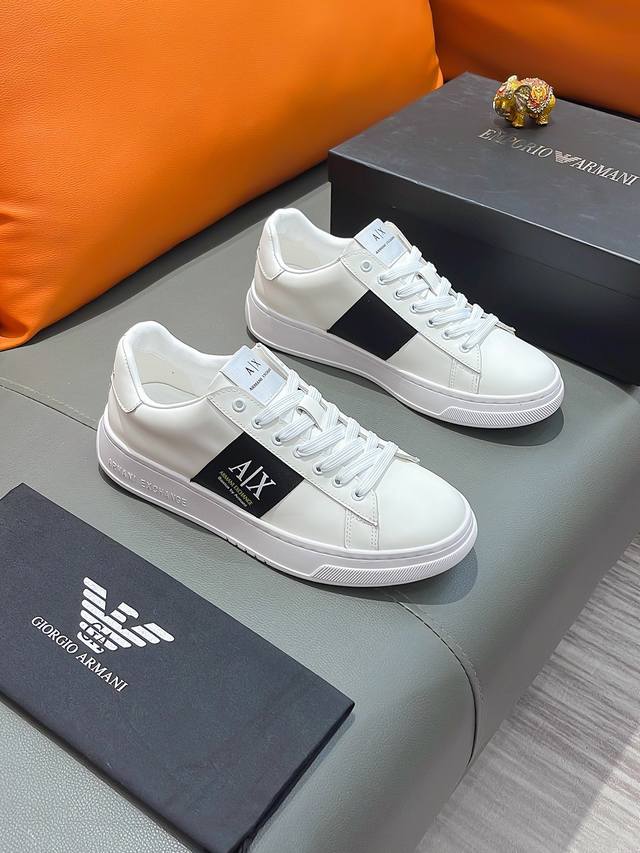 商品名称：ARMANI 阿玛尼 正规码数: 38-44 休闲鞋 商品材料：精选 牛皮鞋面，柔软羊皮垫脚；原厂特供大底。