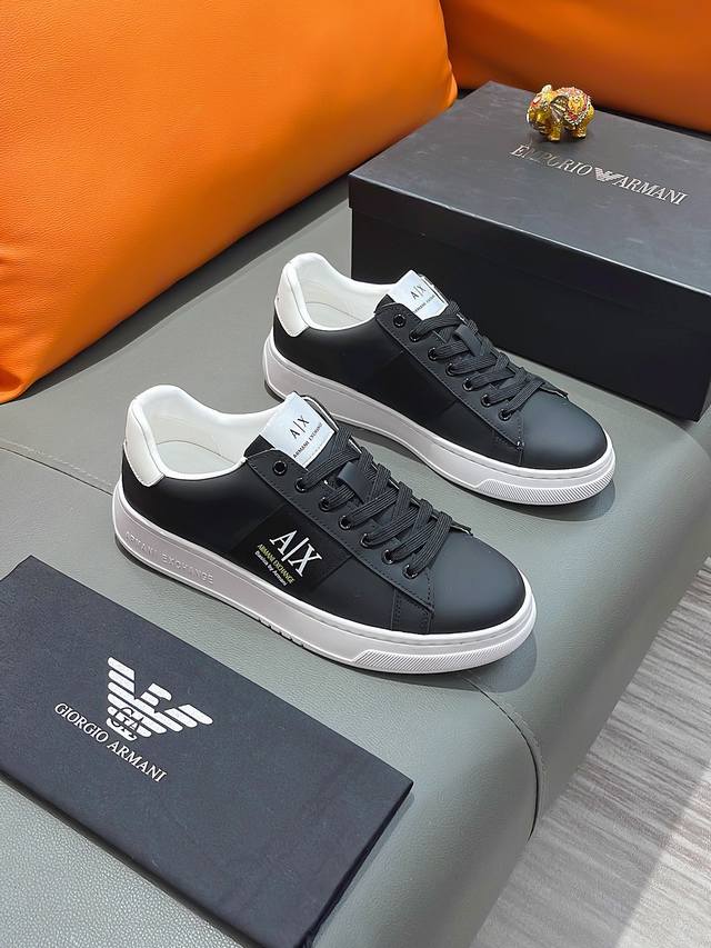 商品名称：ARMANI 阿玛尼 正规码数: 38-44 休闲鞋 商品材料：精选 牛皮鞋面，柔软羊皮垫脚；原厂特供大底。