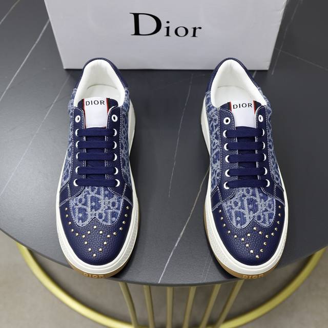 品牌：迪奥DIOR 标准码：38-44 45订做 等级：官网同款 材料：原版牛皮面料 舒适内里 轻便耐磨大底 款式类别：男士时尚休闲鞋 跑步 运动鞋 尊贵奢侈