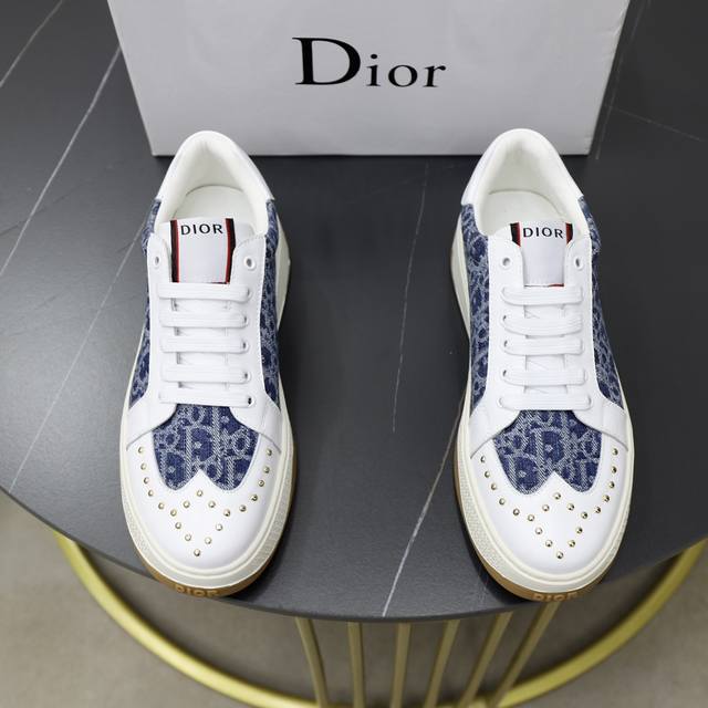 品牌：迪奥DIOR 标准码：38-44 45订做 等级：官网同款 材料：原版牛皮面料 舒适内里 轻便耐磨大底 款式类别：男士时尚休闲鞋 跑步 运动鞋 尊贵奢侈