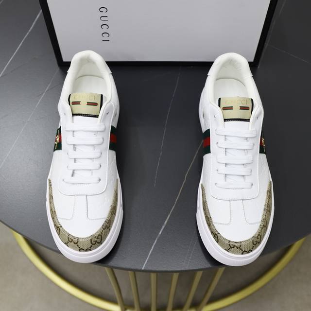 品牌：古奇GUCCI 标准码：38-44 45订做 等级：官网同款 材料：原版牛皮面料 舒适内里 轻便耐磨大底 款式类别：男士时尚休闲鞋 跑步 运动鞋 尊贵奢