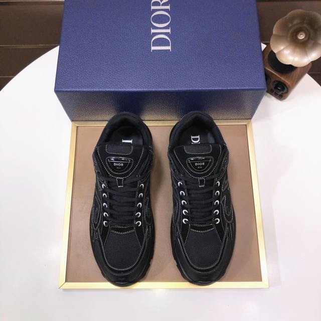 工厂 顶级原单 品牌：Dior 迪奥 标准码：男码39-44 45定制 等级：官网同款 材料：顶级原版牛皮拼接而成 原版耐磨轻便大底 款式类别：潮流时尚休闲鞋