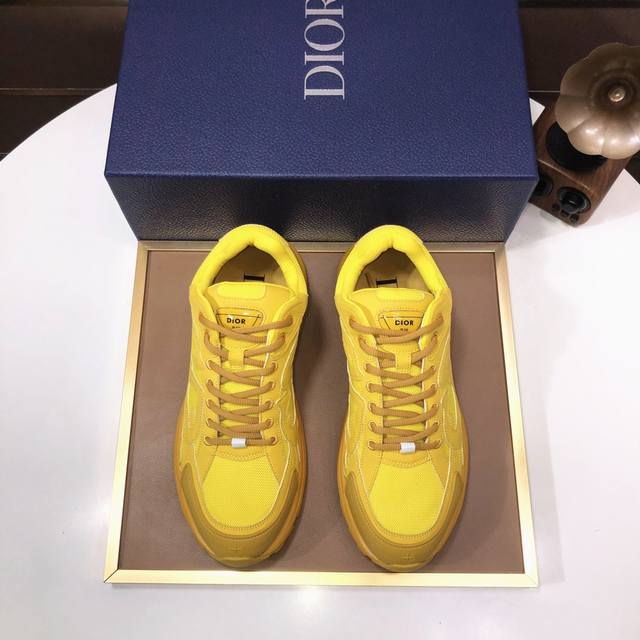 工厂 顶级原单 品牌：Dior 迪奥 标准码：男码39-44 45定制 等级：官网同款 材料：顶级原版牛皮拼接而成 原版耐磨轻便大底 款式类别：潮流时尚休闲鞋