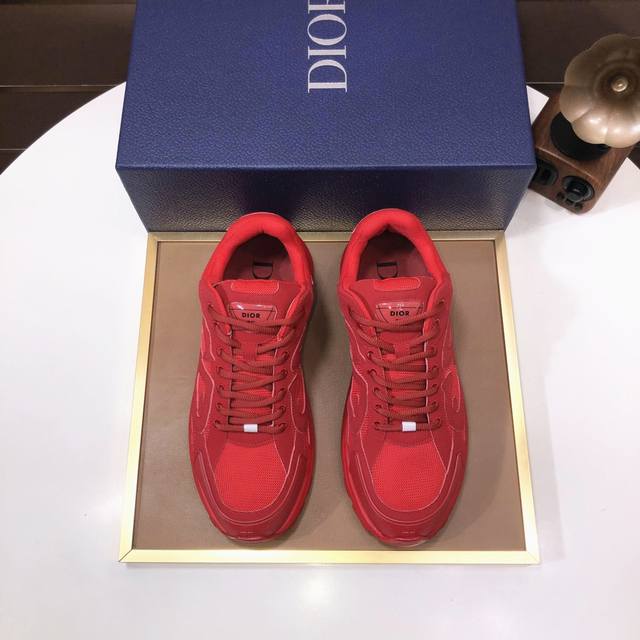 工厂 顶级原单 品牌：Dior 迪奥 标准码：男码39-44 45定制 等级：官网同款 材料：顶级原版牛皮拼接而成 原版耐磨轻便大底 款式类别：潮流时尚休闲鞋