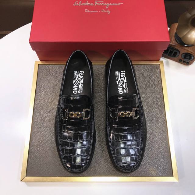 工厂 Ferragamo 菲拉格幕 高端牛里 新款 Ferragamo* 顶级版本 菲拉格幕经典休闲皮鞋！选用进口原版牛皮，内里头层舒适牛皮内里！原版耐磨橡胶大