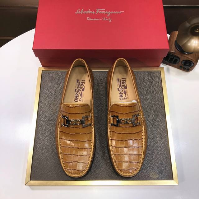 工厂 Ferragamo 菲拉格幕 高端牛里 新款 Ferragamo* 顶级版本 菲拉格幕经典休闲皮鞋！选用进口原版牛皮，内里头层舒适牛皮内里！原版耐磨橡胶大