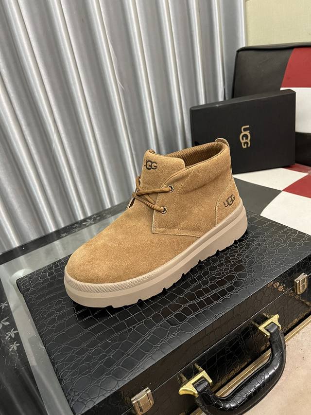 澳洲进口加厚羊毛 品牌：UGG 尺码：39 44 等级： 官网1:1 材料： 头层真皮防水防冻鞋面 真毛内里 原版柔软 耐磨大底 款式类别：男士休闲鞋 搭潮流