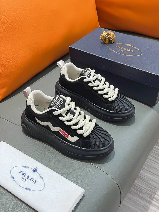 商品名称：PRADA 普拉达 正规码数: 38-44 休闲鞋 商品材料：精选 牛皮鞋面，柔软羊皮垫脚，原厂特供大底。