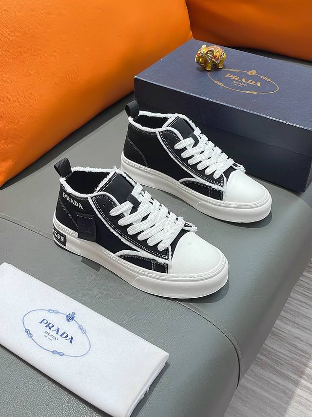 商品名称：PRADA 普拉达 正规码数: 38-44 休闲鞋 商品材料：精选 牛皮鞋面，柔软羊皮垫脚，原厂特供大底。