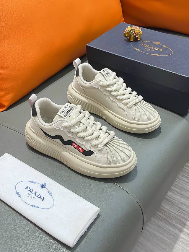 商品名称：PRADA 普拉达 正规码数: 38-44 休闲鞋 商品材料：精选 牛皮鞋面，柔软羊皮垫脚，原厂特供大底。