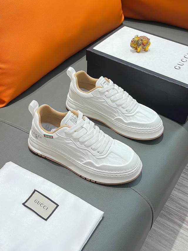 商品名称：GUCCI 古驰 正规码数: 38-44 休闲鞋 商品材料：精选 牛皮鞋面，柔软羊皮内里；原厂大底。