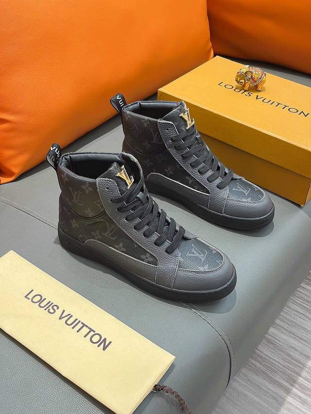 商品名称：LOUIS VUITTON 路易 威登 正规码数: 38-44 高帮鞋 商品材料：精选 牛皮鞋面，舒适牛皮内里；原厂大底。