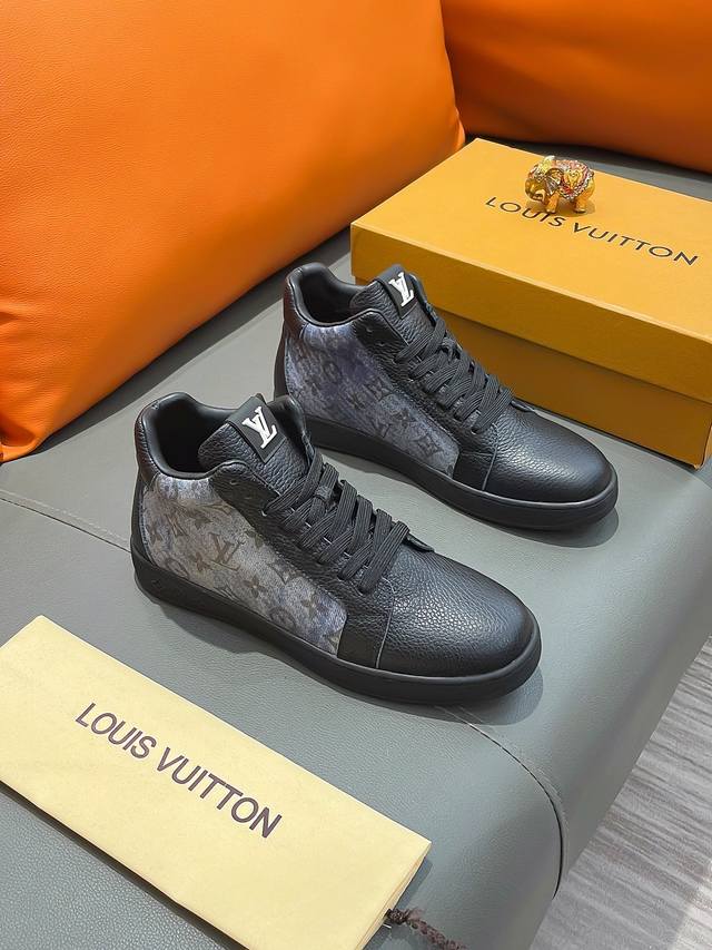 商品名称：LOUIS VUITTON 路易 威登 正规码数: 38-44 高帮鞋 商品材料：精选 牛皮鞋面，舒适牛皮内里；原厂大底。