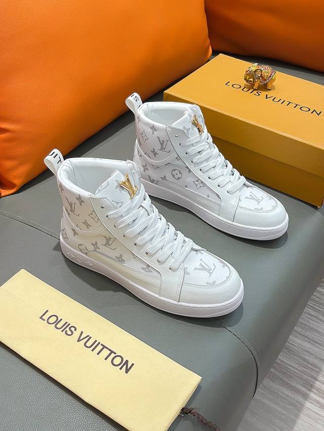 商品名称：LOUIS VUITTON 路易 威登 正规码数: 38-44 高帮鞋 商品材料：精选 牛皮鞋面，舒适牛皮内里；原厂大底。