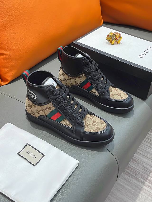 商品名称：GUCCI 古驰 正规码数: 38-44 高帮鞋 商品材料：精选 牛皮鞋面，柔软羊皮内里；原厂大底。