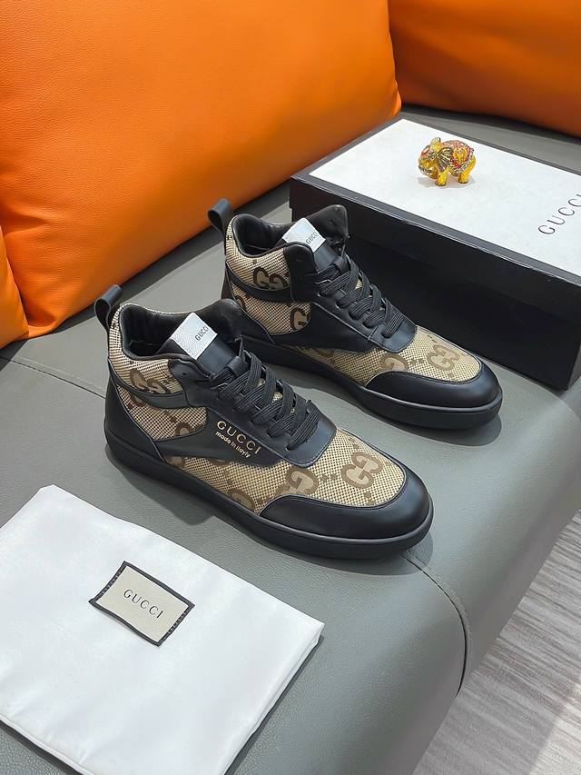 商品名称：GUCCI 古驰 正规码数: 38-44 高帮鞋 商品材料：精选 牛皮鞋面，柔软羊皮内里；原厂大底。