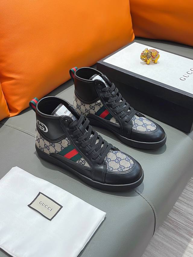 商品名称：GUCCI 古驰 正规码数: 38-44 高帮鞋 商品材料：精选 牛皮鞋面，柔软羊皮内里；原厂大底。