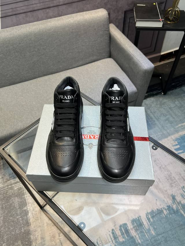 PRADA 普拉达 高邦休闲鞋 正码码数: 38-44 45可定做 商品材料：精选 牛皮材质，真皮内里 原版大底