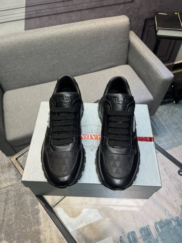 PRADA 普拉达 休闲鞋 正码码数: 38-44 45可定做 商品材料：精选 牛皮材质，真皮内里 原版大底