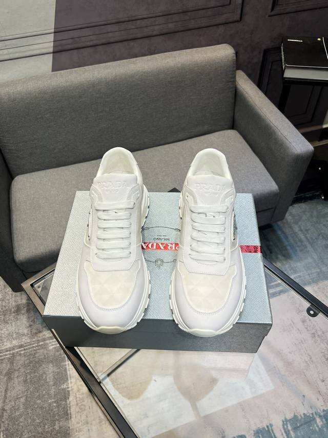 PRADA 普拉达 休闲鞋 正码码数: 38-44 45可定做 商品材料：精选 牛皮材质，真皮内里 原版大底