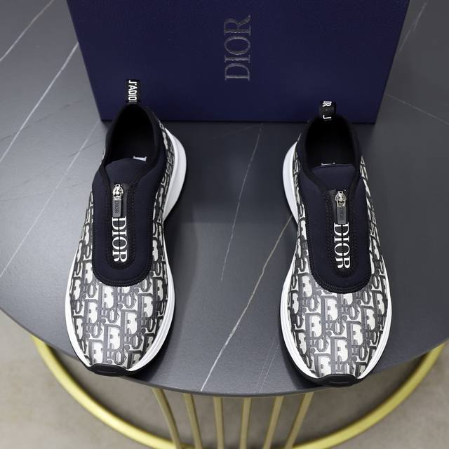 情侣款 Dior 迪奥 -高端品质 原单 -鞋面：进口双层针织、鞋舌品牌塑胶logo -内里：垫脚；柔软 高韧性布匹 -大底：超轻TPU发泡 橡胶：双色成型大