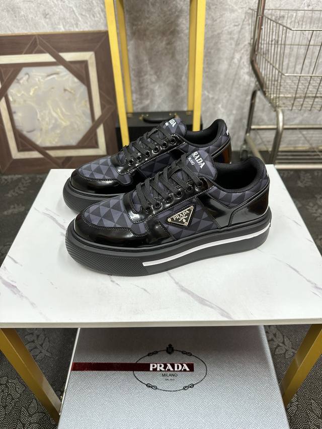 PRADA-普拉达 顶级版本，套楦工艺，油边工艺，面料：高档牛皮。38–44 45订做不退换 X5