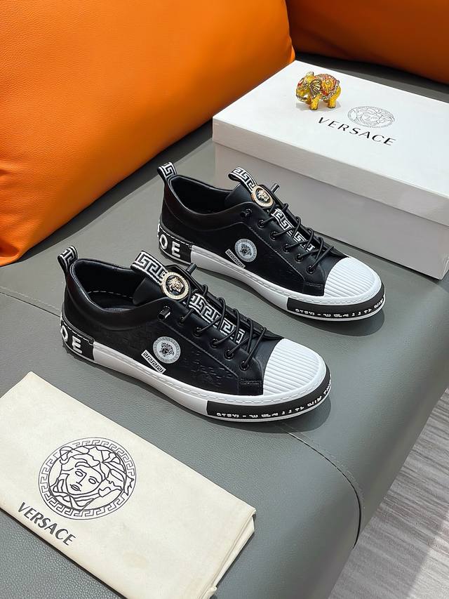 商品名称：VERSACE 范思哲 正规码数: 38-44 休闲鞋 商品材料：精选 牛皮鞋面，柔软羊皮内里；原厂大底。