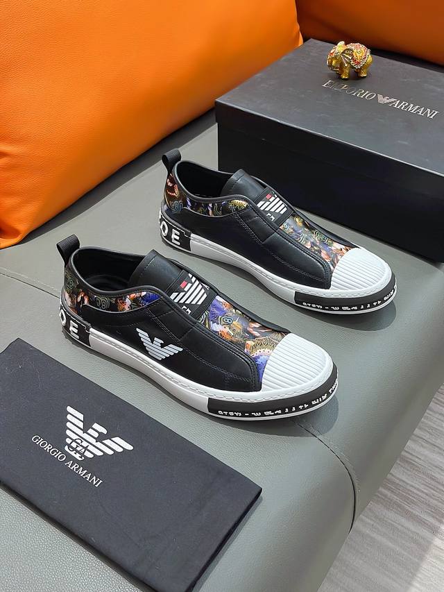 商品名称：ARMANI 阿玛尼 正规码数: 38-44 套脚鞋 商品材料：精选 牛皮鞋面，柔软羊皮垫脚；原厂特供大底。