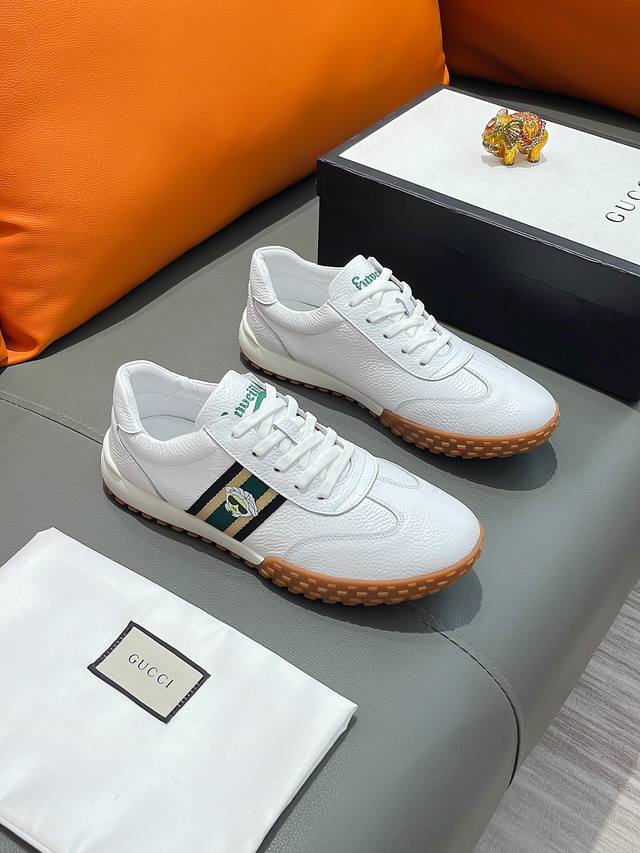 商品名称：GUCCI 古驰 正规码数: 38-44 休闲鞋 商品材料：精选 牛皮鞋面，柔软羊皮内里；原厂大底。